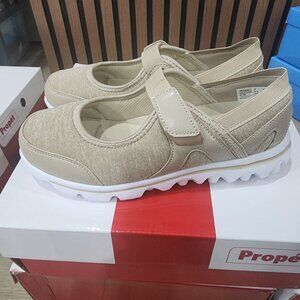 Propét Womens Beige Mary Jane Walking Shoes Size 7 Medium Lightweight & Comforta